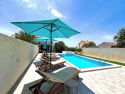 Holiday Home Mary with Pool