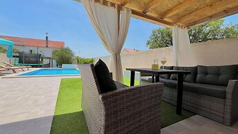 Holiday Home Mary with Pool