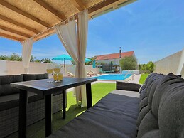 Holiday Home Mary with Pool