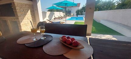 Holiday Home Mary with Pool