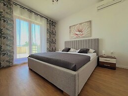 Holiday Home Mary with Pool