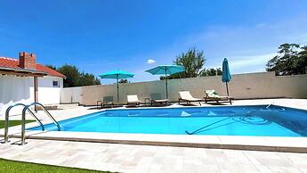 Holiday Home Mary with Pool