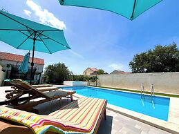 Holiday Home Mary with Pool