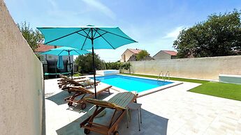 Holiday Home Mary with Pool
