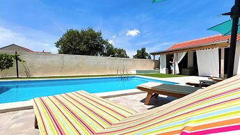 Holiday Home Mary with Pool