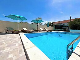 Holiday Home Mary with Pool