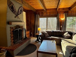 Hemlock Ridge 2b: Charming Two Floor Condo In The Heart Of Killington.