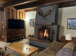 Hemlock Ridge 2b: Charming Two Floor Condo In The Heart Of Killington.