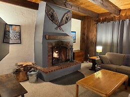 Hemlock Ridge 2b: Charming Two Floor Condo In The Heart Of Killington.