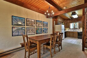 Hemlock Ridge 2b: Charming Two Floor Condo In The Heart Of Killington.