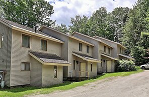 Hemlock Ridge 2b: Charming Two Floor Condo In The Heart Of Killington.