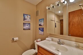 Hemlock Ridge 2b: Charming Two Floor Condo In The Heart Of Killington.