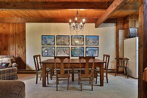 Hemlock Ridge 2b: Charming Two Floor Condo In The Heart Of Killington.