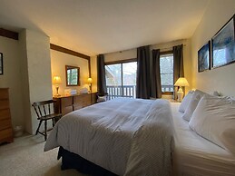 Hemlock Ridge 2b: Charming Two Floor Condo In The Heart Of Killington.