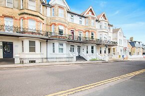 OYO The Lodge Bournemouth