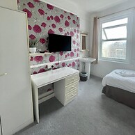OYO The Lodge Bournemouth