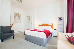 OYO The Lodge Bournemouth