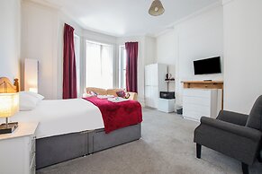 OYO The Lodge Bournemouth