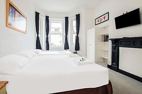 OYO The Lodge Bournemouth