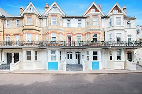 OYO The Lodge Bournemouth