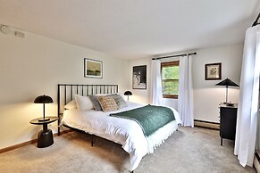 Forest Mountain Escape: Beautiful Mountaintop Escape In Mendon, Vt. 20