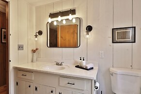 Forest Mountain Escape: Beautiful Mountaintop Escape In Mendon, Vt. 20