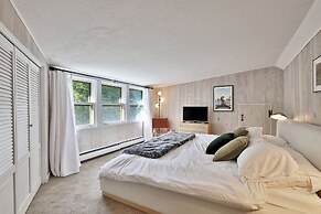 Forest Mountain Escape: Beautiful Mountaintop Escape In Mendon, Vt. 20