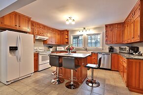 The Killington Bigelow Chalet: Large Ski Home. 8 Br/4.5 Ba/16 People. 
