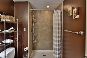 The Killington Bigelow Chalet: Large Ski Home. 8 Br/4.5 Ba/16 People. 