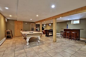 The Killington Bigelow Chalet: Large Ski Home. 8 Br/4.5 Ba/16 People. 