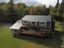 The Killington Bigelow Chalet: Large Ski Home. 8 Br/4.5 Ba/16 People. 