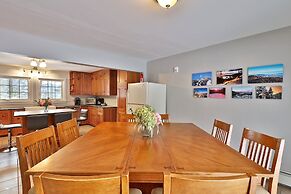 The Killington Bigelow Chalet: Large Ski Home. 8 Br/4.5 Ba/16 People. 