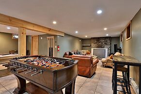 The Killington Bigelow Chalet: Large Ski Home. 8 Br/4.5 Ba/16 People. 