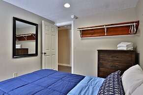 The Killington Bigelow Chalet: Large Ski Home. 8 Br/4.5 Ba/16 People. 