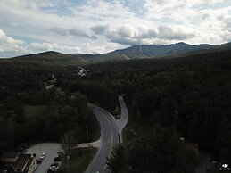 The Killington Bigelow Chalet: Large Ski Home. 8 Br/4.5 Ba/16 People. 