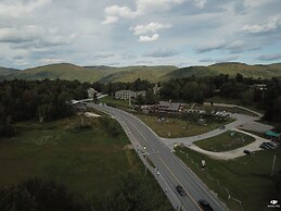 The Killington Bigelow Chalet: Large Ski Home. 8 Br/4.5 Ba/16 People. 