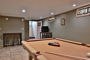 The Killington Bigelow Chalet: Large Ski Home. 8 Br/4.5 Ba/16 People. 