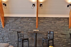 Rent An Inn! Takeover The Birch Ridge W/ Your Group. Mountain Lodge: 1