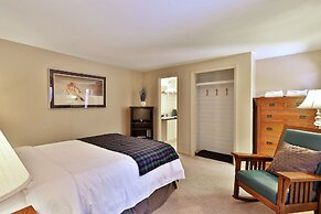 Rent An Inn! Takeover The Birch Ridge W/ Your Group. Mountain Lodge: 1
