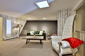 Rent An Inn! Takeover The Birch Ridge W/ Your Group. Mountain Lodge: 1