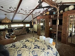 The Green House: Killington's Most Unique Ski Home 4 Bedroom Home