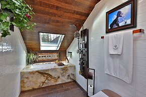 The Green House: Killington's Most Unique Ski Home 4 Bedroom Home