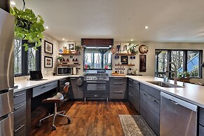 The Green House: Killington's Most Unique Ski Home 4 Bedroom Home