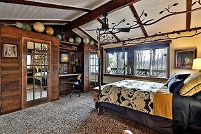 The Green House: Killington's Most Unique Ski Home 4 Bedroom Home