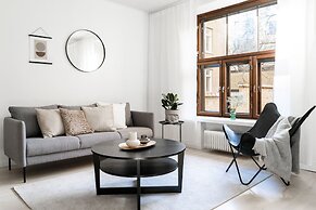 Peaceful courtyard studio in Katajanokka