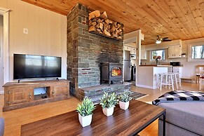 Your Ski Home: Powder Park Place - Upper Level. Close To Killington. H