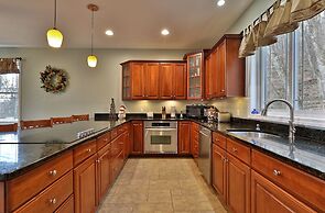 The Queens Croft V2 - Luxury Killington Ski Home. Newer. Better. Ski-i