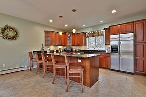 The Queens Croft V2 - Luxury Killington Ski Home. Newer. Better. Ski-i