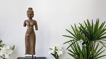 Shintana Saya La Maison