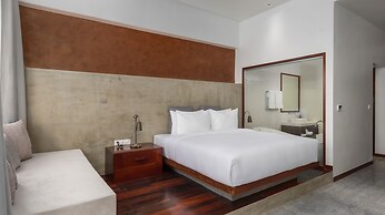 Shintana Saya La Maison